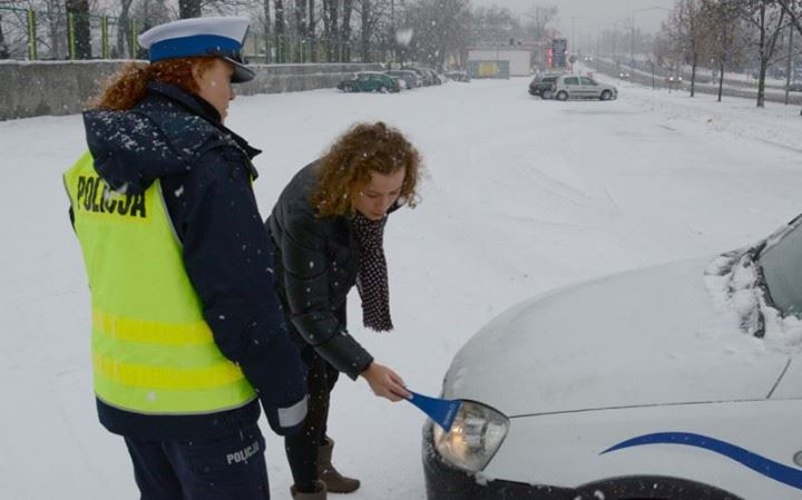 Za nieodśnieżony samochód dostaniesz 6 pkt karnych i mandatJego wysokość zależy od subiektywnej…