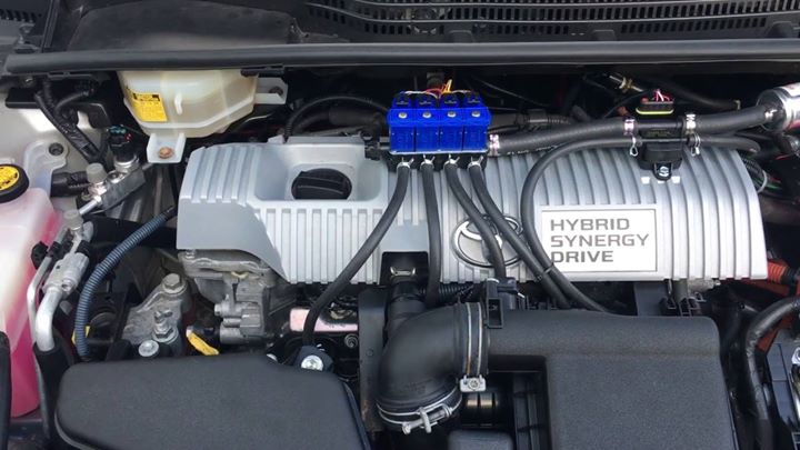 Niezawodny napęd hybrydowyTaki slogan widnieje na tylnych szybach Toyot. Marka od lat bazuje na…