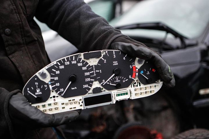 Handlarze kręcą liczniki, bo przebieg ma znaczenie❓ Oczywiście i nie jest to wyłącznie kwestia…