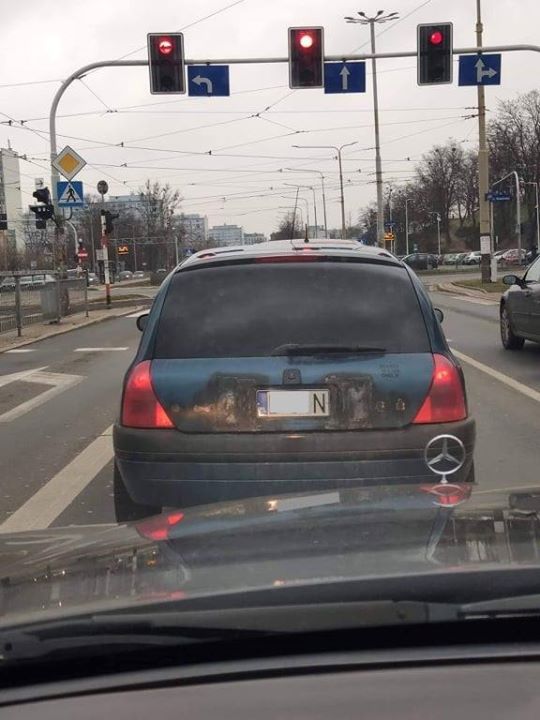 Jaki to poziom druciarstwa❓ Niektórzy kierowcy w obawie przed karą przerabiają swoje samochody na…