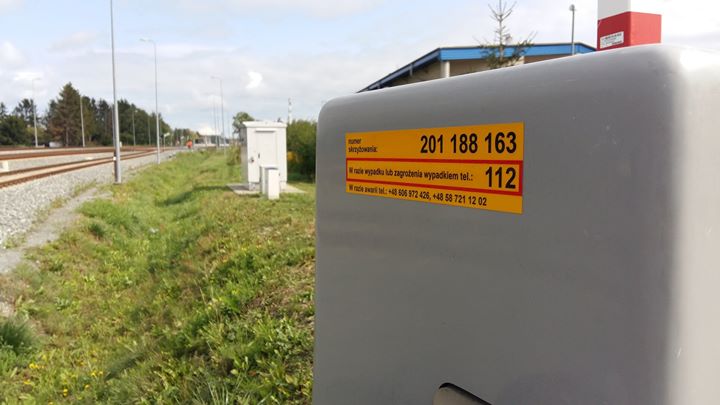 W sezonie wakacyjnym jak bumerang powraca temat bezpieczeństwa na przejazdach kolejowych, na których…